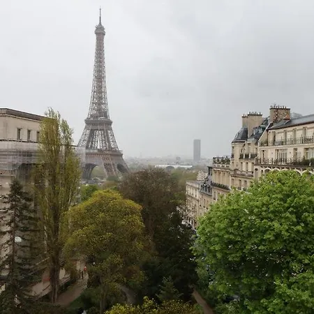 Idealement Situe A 5 Min A Pied De La Tour Eiffel Et Du Trocadero * Paryż